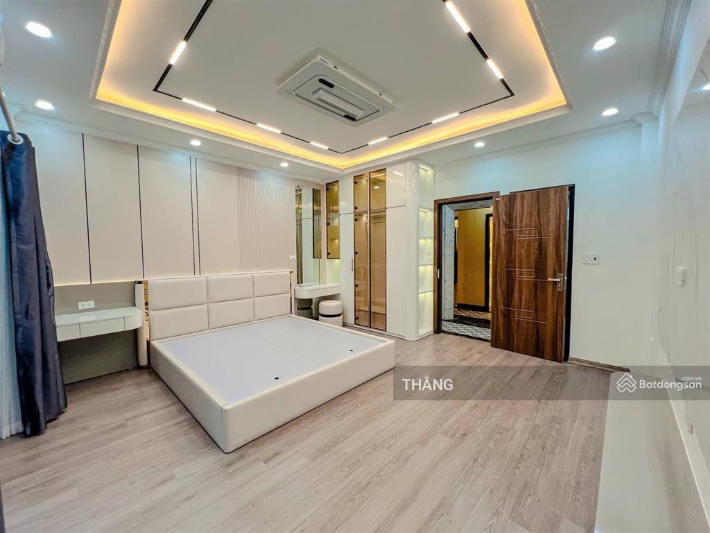 Chính chủ cần bán lô góc phố trần khát chân. 50m sd. 6t..mt 4,2m. ngõ 3m. gần phố. 12 tỷ hơn.
