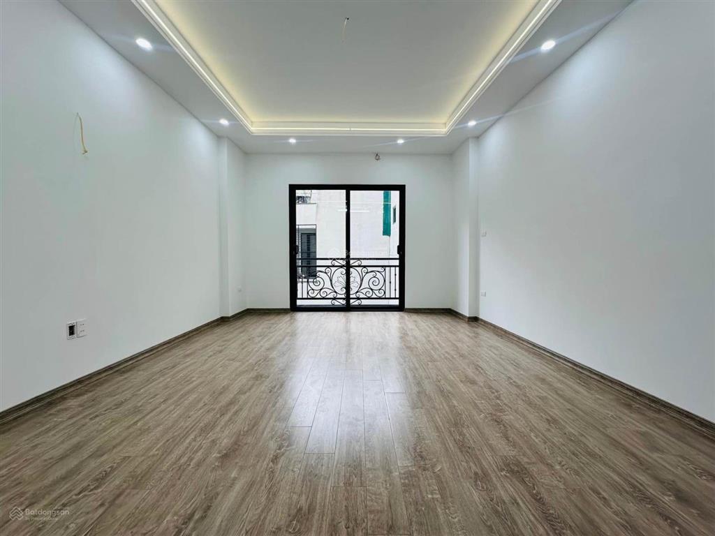 Bán nhà lê thanh nghị 42m x 5t thang máy, cách mặt phố 15m, sát bách  kinh  xây, nhỉnh 10 tỷ