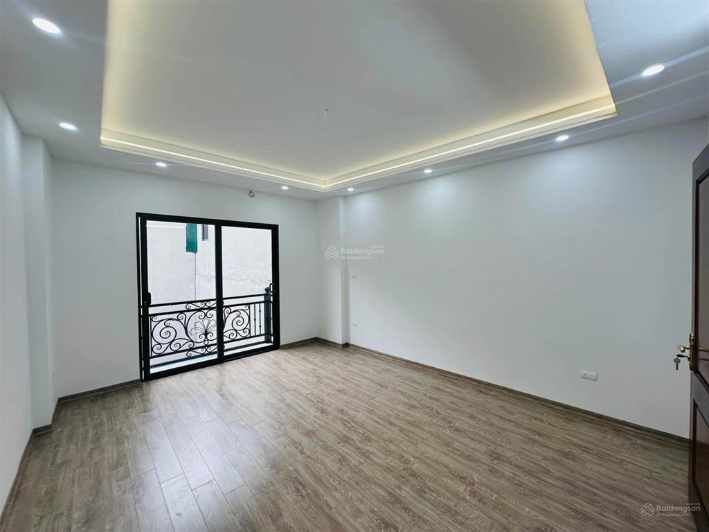 Bán nhà lê thanh nghị 42m x 5t thang máy, cách mặt phố 15m, sát bách  kinh  xây, nhỉnh 10 tỷ