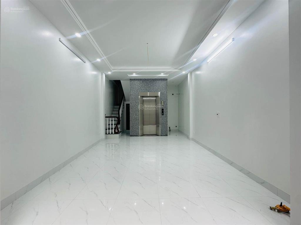 Bán nhà lê thanh nghị 42m x 5t thang máy, cách mặt phố 15m, sát bách  kinh  xây, nhỉnh 10 tỷ
