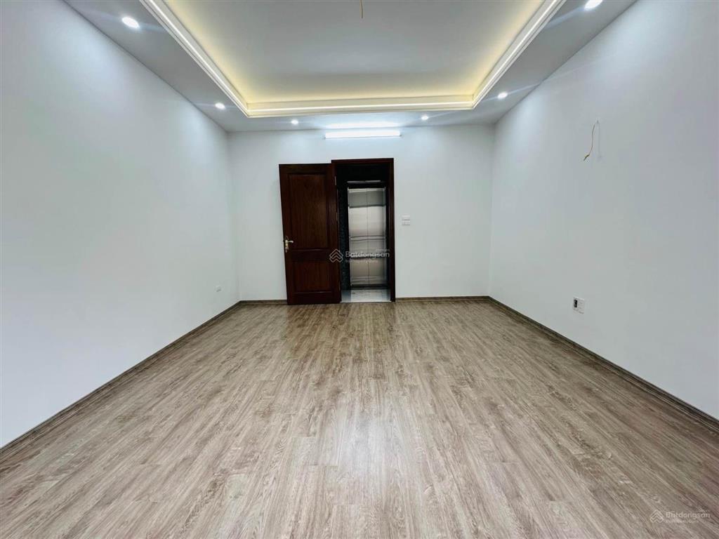 Bán nhà lê thanh nghị 42m x 5t thang máy, cách mặt phố 15m, sát bách  kinh  xây, nhỉnh 10 tỷ