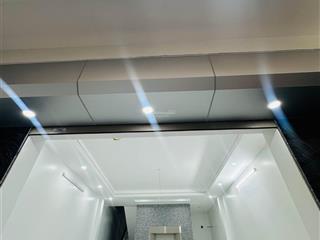 Bán nhà lê thanh nghị 42m x 5t thang máy, cách mặt phố 15m, sát bách  kinh  xây, nhỉnh 10 tỷ