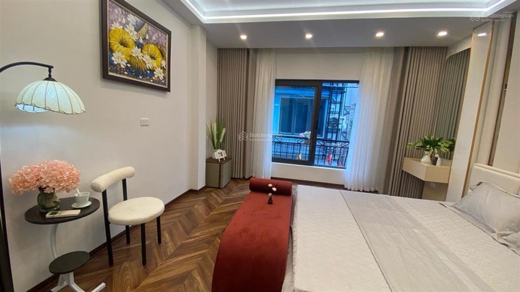 Bán nhà trương định 42m x 4t, mt 4.2m, ngõ rộng 6m đỗ xe thoải mái, sát mặt phố  giá 10 tỷ nhỉnh