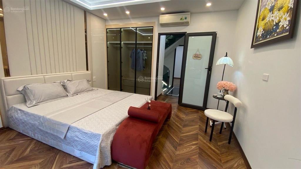 Bán nhà trương định 42m x 4t, mt 4.2m, ngõ rộng 6m đỗ xe thoải mái, sát mặt phố  giá 10 tỷ nhỉnh