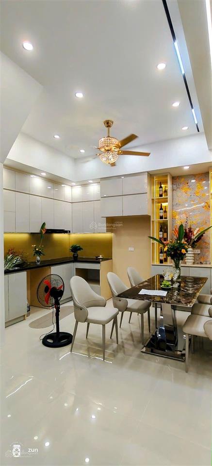 Bán nhà trương định 42m x 4t, mt 4.2m, ngõ rộng 6m đỗ xe thoải mái, sát mặt phố  giá 10 tỷ nhỉnh