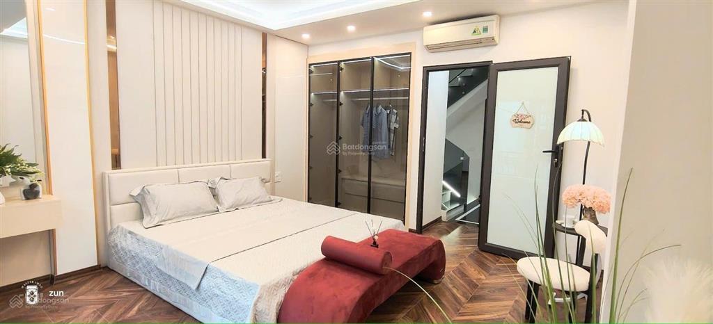 Bán nhà trương định 42m x 4t, mt 4.2m, ngõ rộng 6m đỗ xe thoải mái, sát mặt phố  giá 10 tỷ nhỉnh
