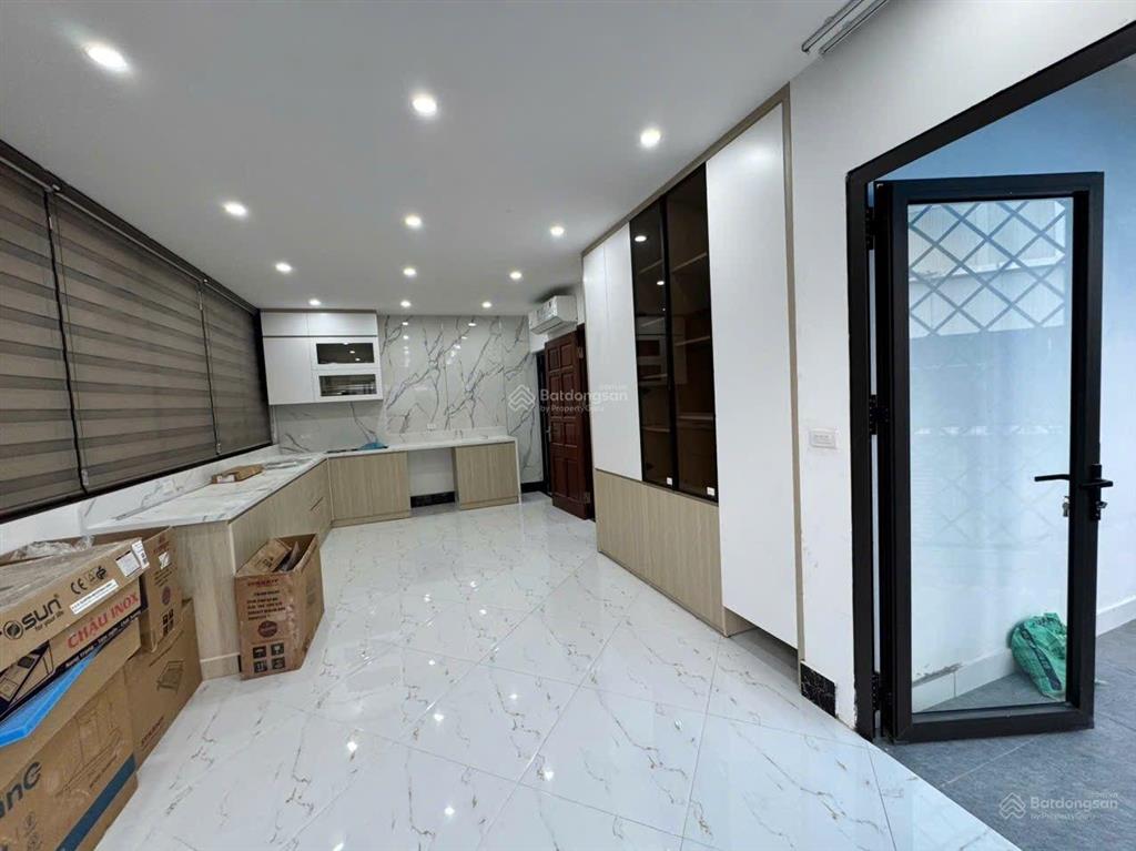 Cần tiền bán gấp giảm sốc 5 tỷ tòa nhà 7 tầng thang máy view hồ linh đàm mặt tiền 7.5m