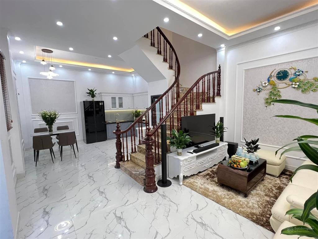 Chỉ 10 tỷ nhỉnh bán nhà trương định tân mai 42m² x 5t, mt 6m, ô tô đỗ cửa, dòng tiền 15tr/tháng.