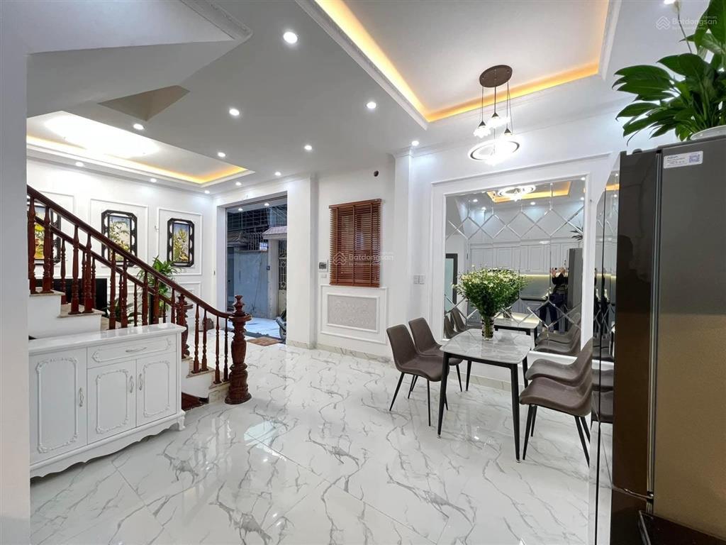 Chỉ 10 tỷ nhỉnh bán nhà trương định tân mai 42m² x 5t, mt 6m, ô tô đỗ cửa, dòng tiền 15tr/tháng.