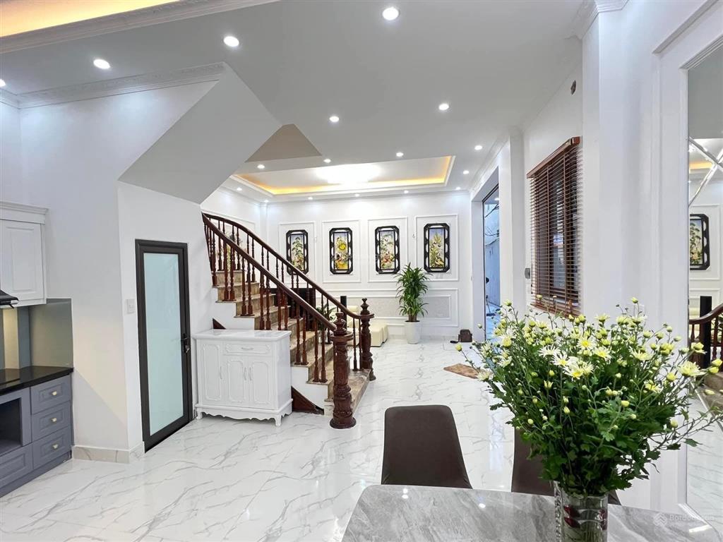 Chỉ 10 tỷ nhỉnh bán nhà trương định tân mai 42m x 5t, mt 6m, ô tô đỗ cửa, dòng tiền 15tr/t.