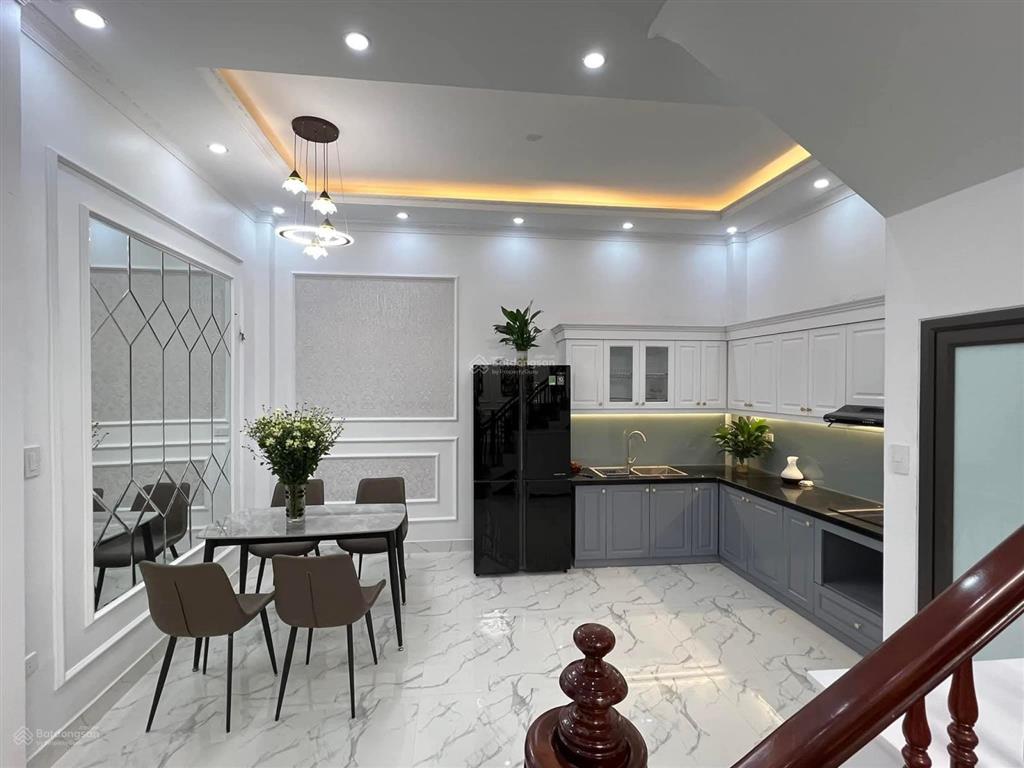 Chỉ 10 tỷ nhỉnh bán nhà trương định tân mai 42m x 5t, mt 6m, ô tô đỗ cửa, dòng tiền 15tr/t.