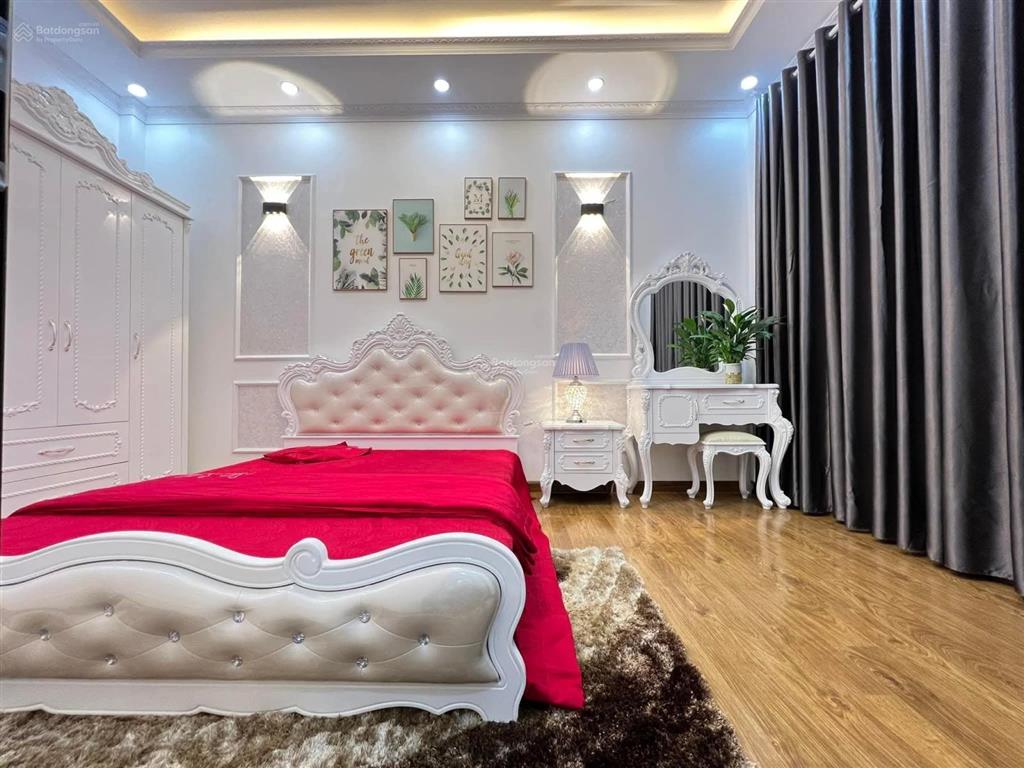 Chỉ 10 tỷ nhỉnh bán nhà trương định tân mai 42m x 5t, mt 6m, ô tô đỗ cửa, dòng tiền 15tr/t.