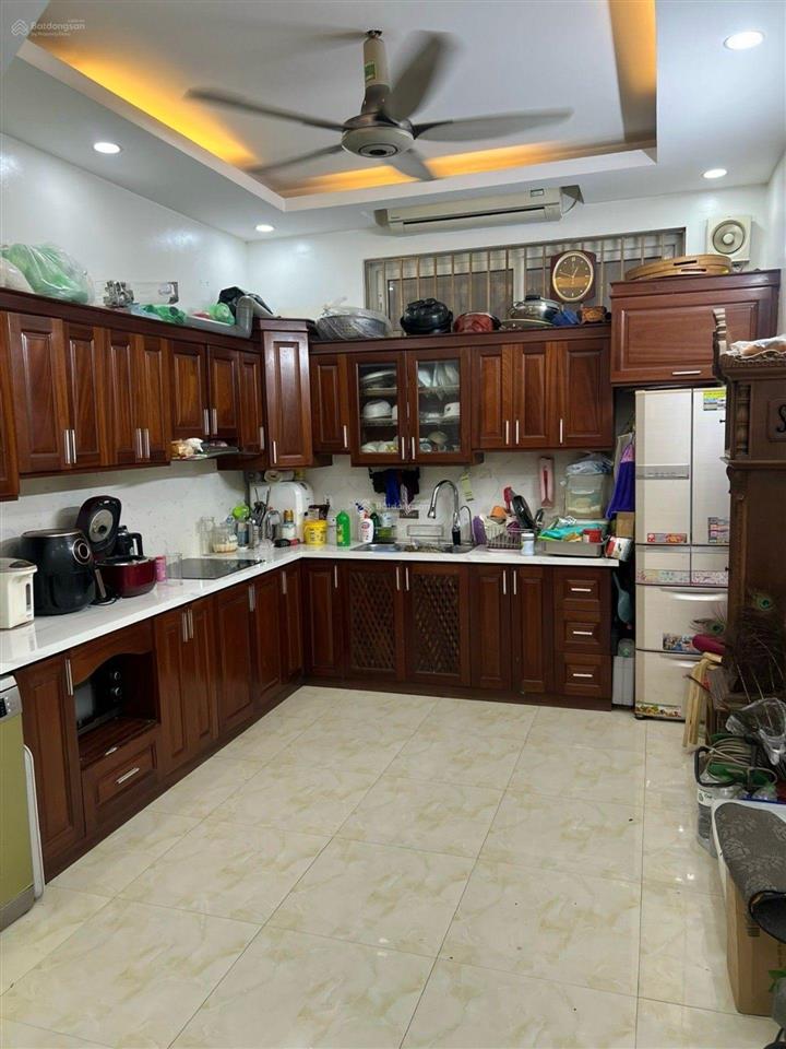 Bán nhà ô tô đỗ tận cửa, 5 tầng trần khát chân, (65m), mt 4m. thang máy chờ. chỉ 15 tỷ còn bớt.