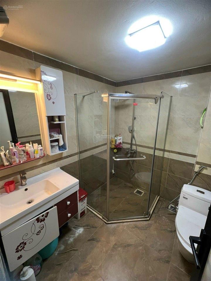 Bán nhà ô tô đỗ tận cửa, 5 tầng trần khát chân, (65m), mt 4m. thang máy chờ. chỉ 15 tỷ còn bớt.