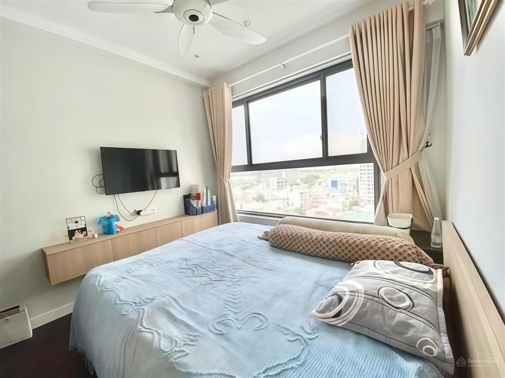 Chính chủ cần bán gấp căn hộ cc hagl 2 có sổ, 2pn 2wc, sang tên trong ngày