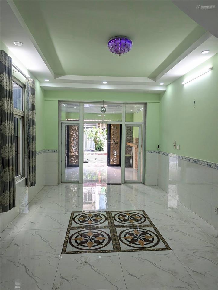Nhà phố khu biệt thự làng hoa  dt 5m x 17m  4 tầng  đường 10m  giá bán 10 tỷ