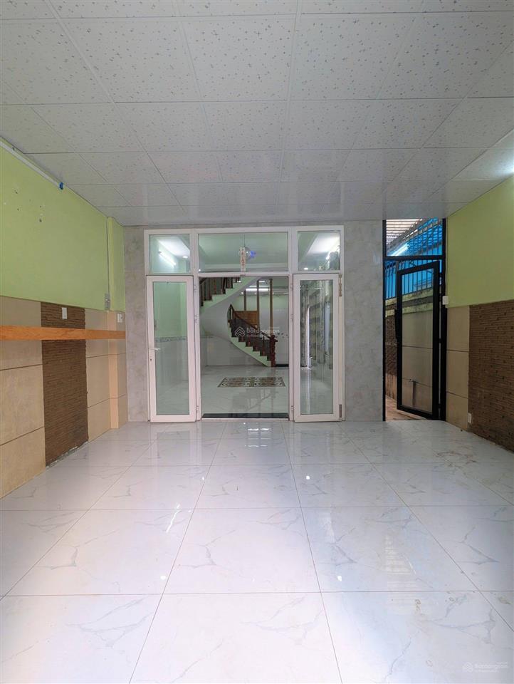 Nhà phố khu biệt thự làng hoa  dt 5m x 17m  4 tầng  đường 10m  giá bán 10 tỷ