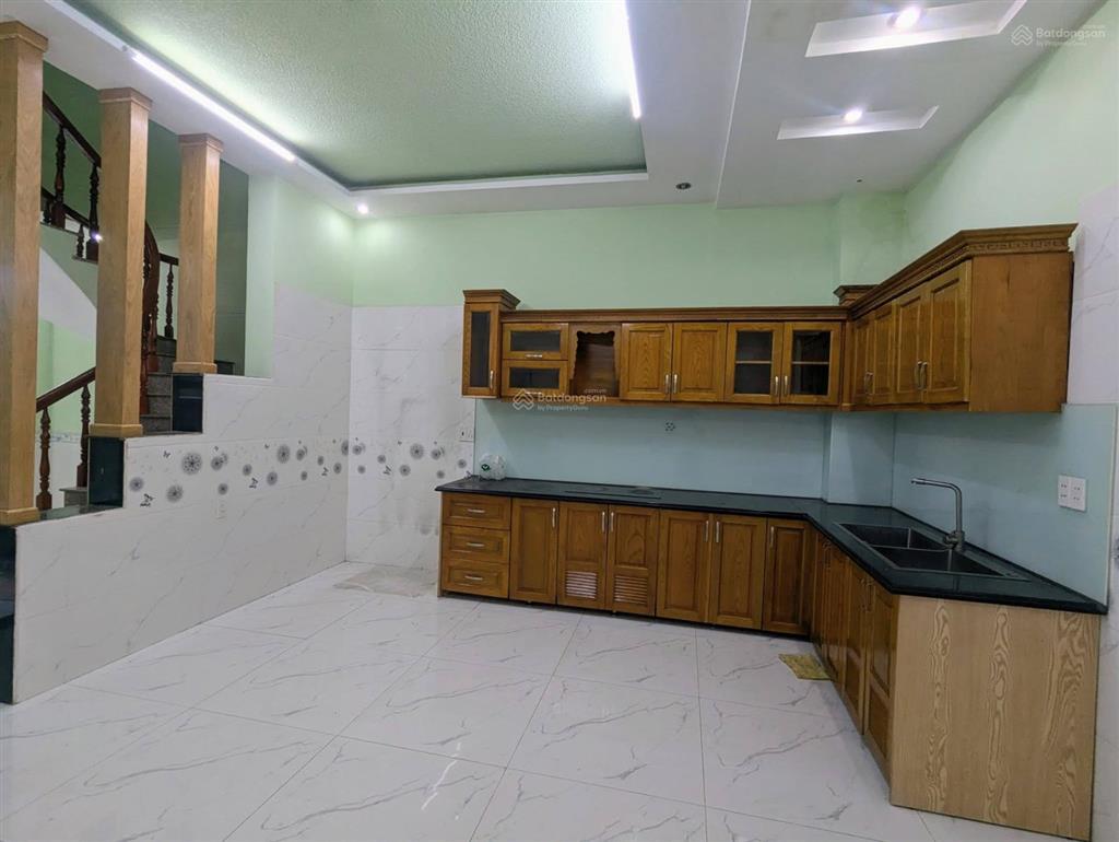 Nhà phố khu biệt thự làng hoa  dt 5m x 17m  4 tầng  đường 10m  giá bán 10 tỷ