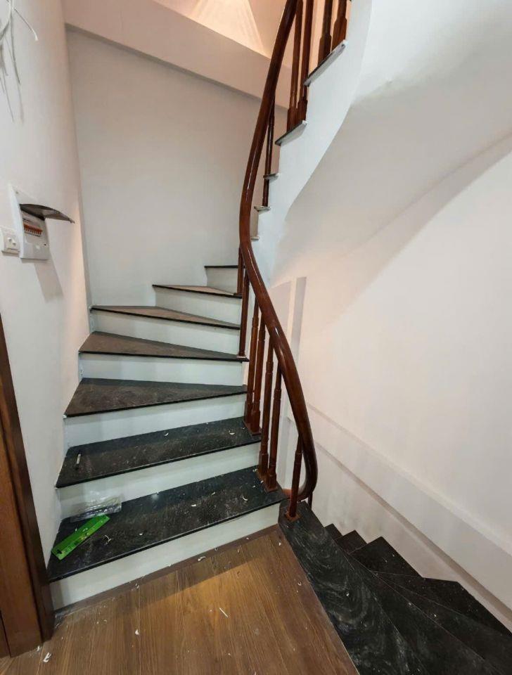 BÁN NHÀ LIÊN MẠC - 5 TẦNG MỚI CỨNG - Ô TÔ ĐỖ CỬA - CHỈ 5.58 TỶ