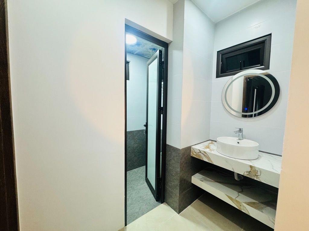 Nhà Dòng Tiền Hoặc Ở 30m - 5 Tầng - Phố Nhổn - Chỉ 6ty45 3 bước ra phố