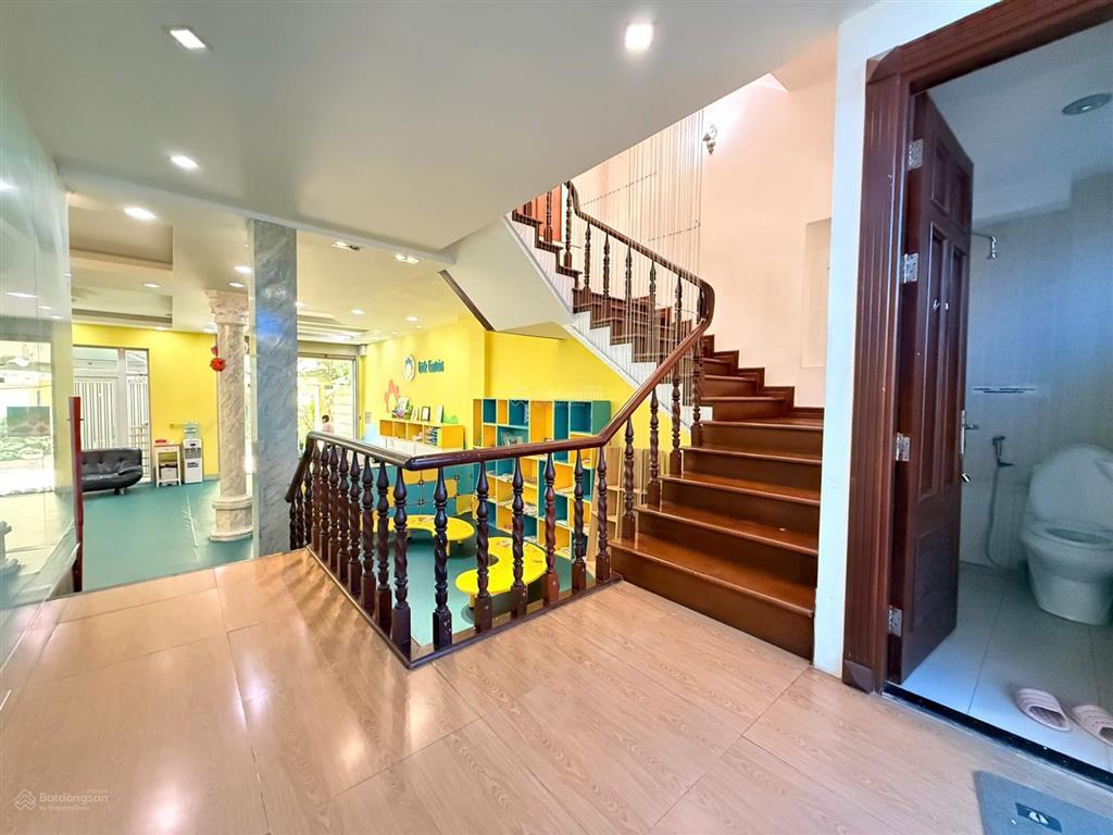 Cho thuệ biệt thự thảo điền  hồ bơi riêng  3 tầng lầu  6 phòng ngủ