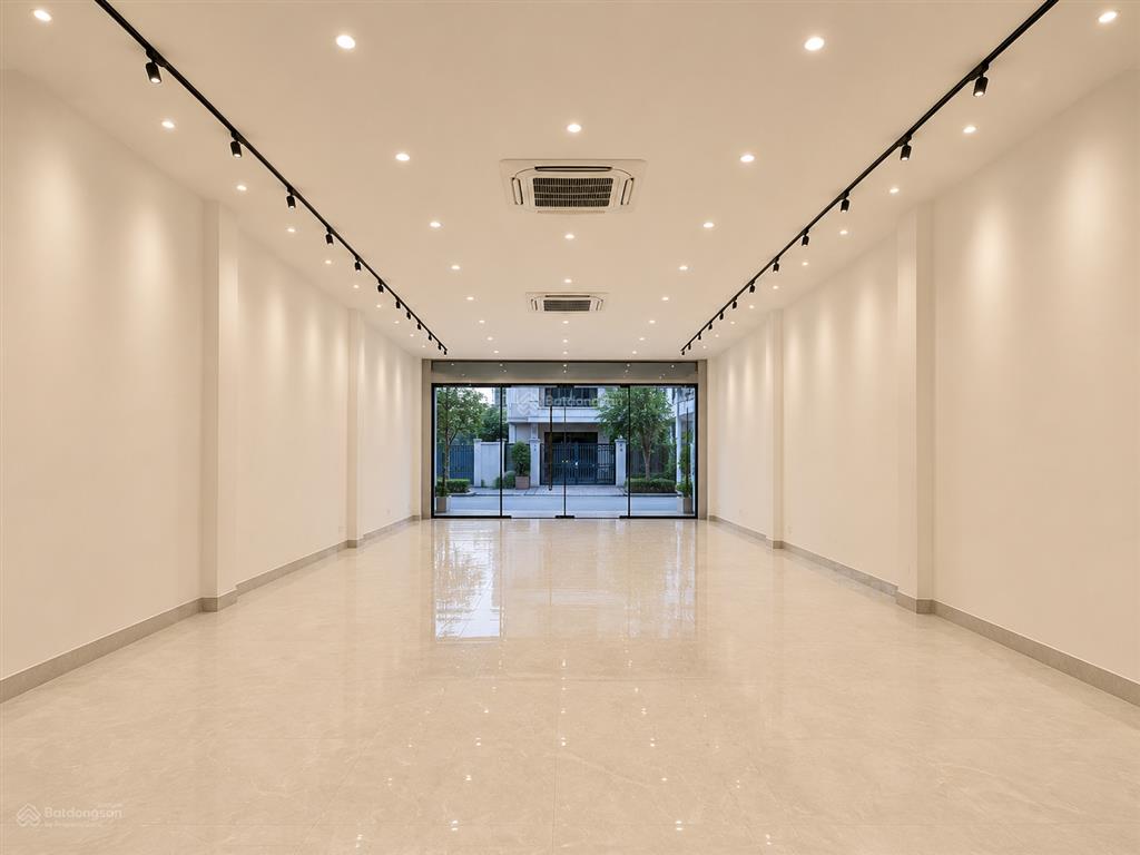 Cho thuê mặt bằng showroom/văn phòng  300m2 trống suốt  phường an khánh