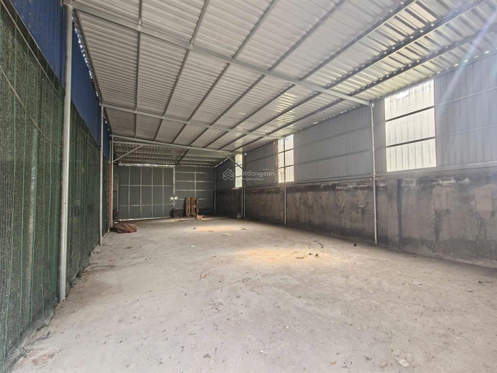 Cho thuê mặt bằng/kho xưởng 2 mặt tiền đường xe tải  gần lương định của  dt 700m2