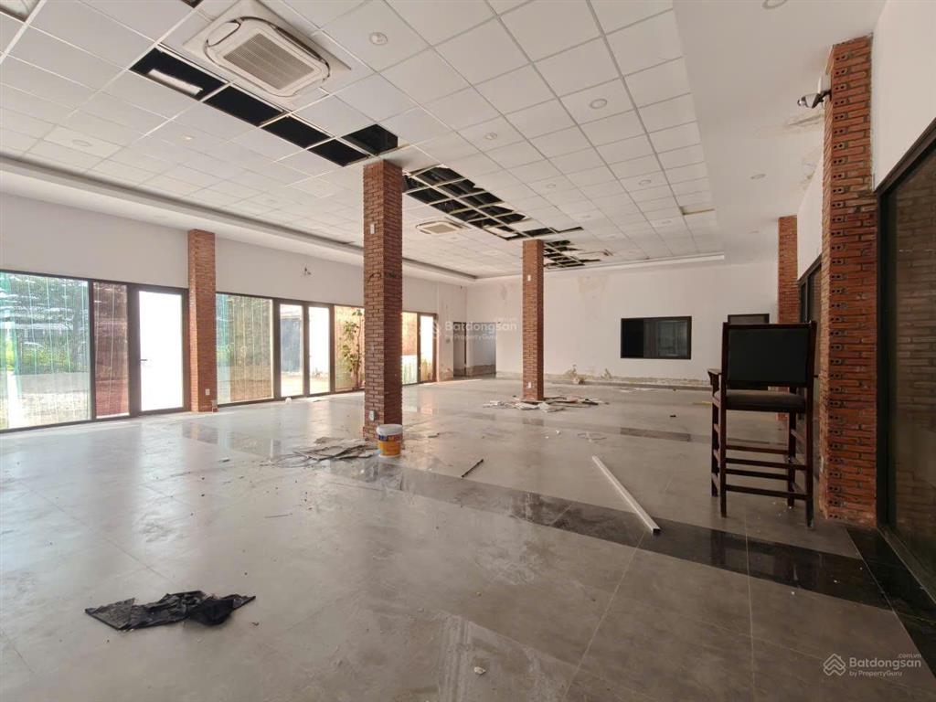 Cho thuê mặt bằng/kho xưởng 2 mặt tiền đường xe tải  gần lương định của  dt 700m2