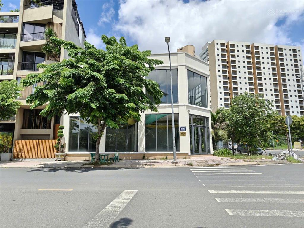 Cho thuê tòa nhà góc 2 mặt tiền  dtsd 500m2  gần mai chí thọ  an khánh
