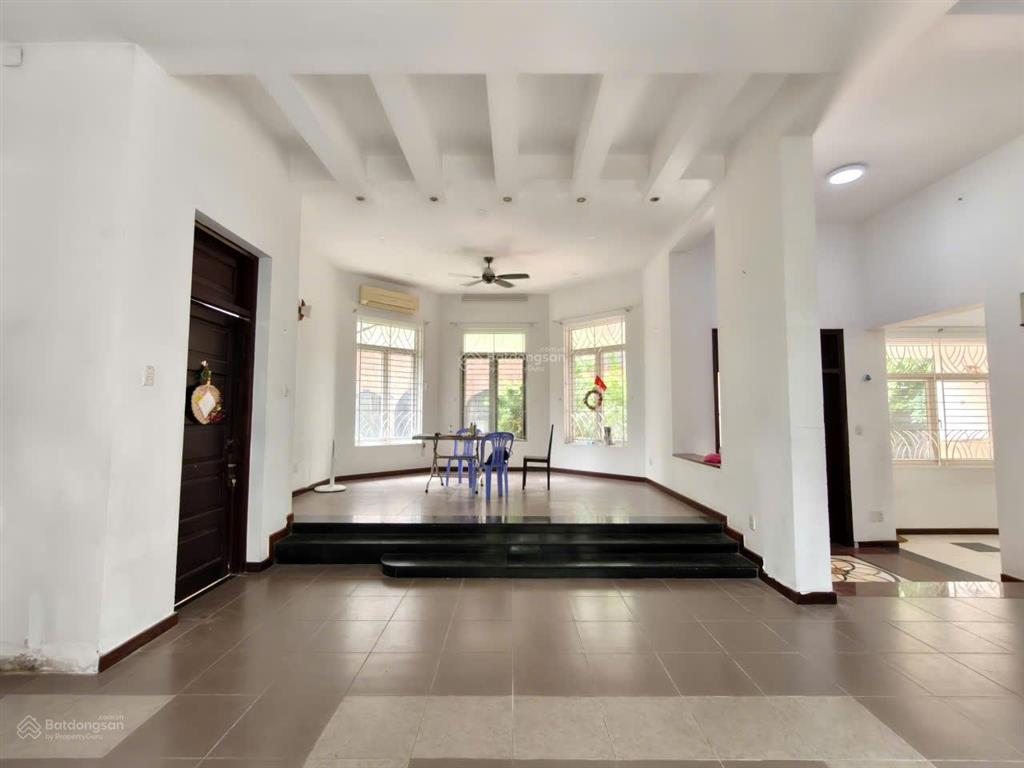 Cho thuê biệt thự sân vườn đường xuân thuỷ  thảo điền  kinh doanh tự do