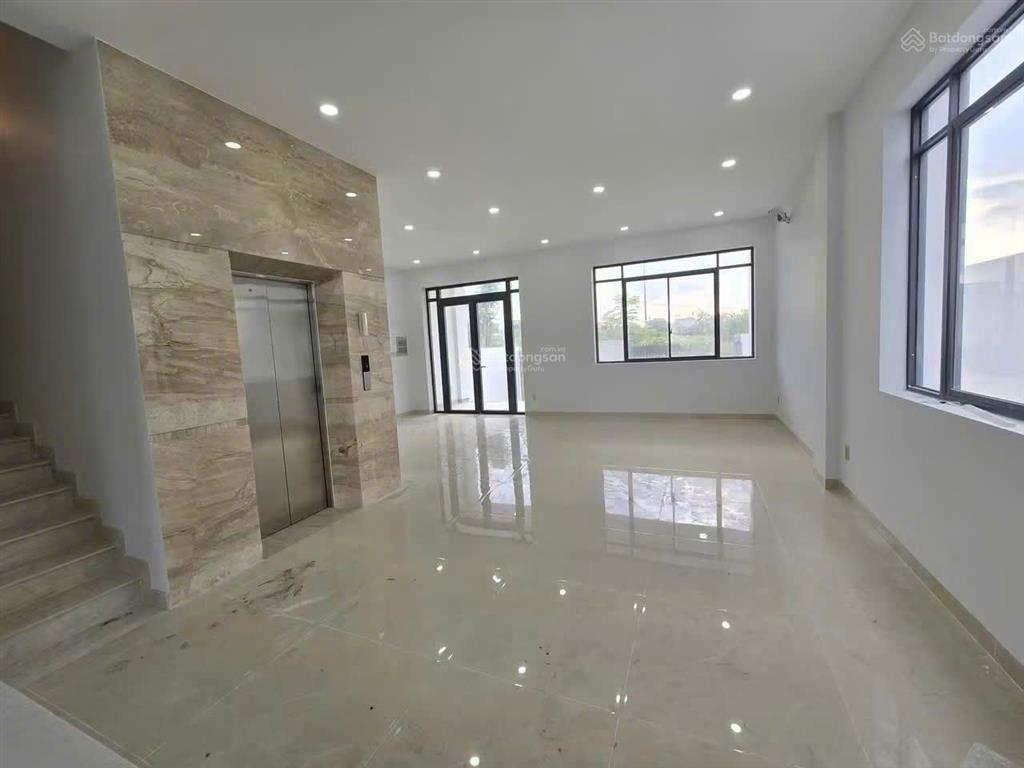 Cho thuê toà nhà văn phòng  có thang máy  gần trương văn bang  đảo kim cương