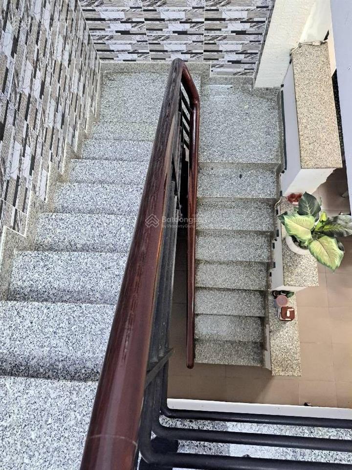 Vị trí trung tâm q8 gần q5  sd 76m2 nhà chủ xây ở kiên cố sáng thoáng 3pn 3wc, nhỉnh 5 tỷ