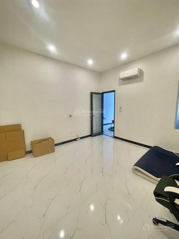 Nhà 2 tầng  p12 q8  mới đẹp ngang to 5.4m 65m2  ko qh  6.3 tỷ