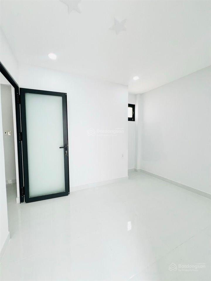 Nhà đẹp chỉ cần vào ở  bình đông p15 q8  ngang 7  cách 1 căn ra mt đường lớn ko qh  4.x tỷ nhỏ
