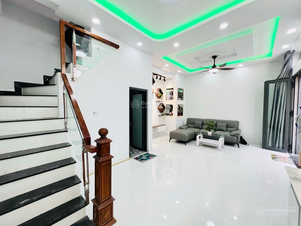 Nhà đẹp chỉ cần vào ở  bình đông p15 q8  ngang 7  cách 1 căn ra mt đường lớn ko qh  4.x tỷ nhỏ