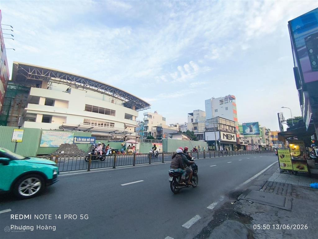 Nhà đẹp lung linh  phạm hùng q8  ngay cầu chánh hưng  xe hơi đổ cửa  4 phòng  ngang 4.3m