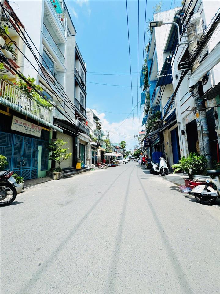 Nhà p1 q8  hẻm thông khu buôn bán sầm uất  ngang to 4m  nhỉnh 3 tỷ