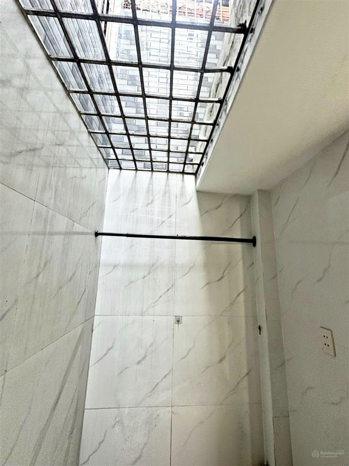 2 tầng phạm hùng q8  vuông a4 4x14m  5.5 tỷ  dòng tiền 8 triệu tháng