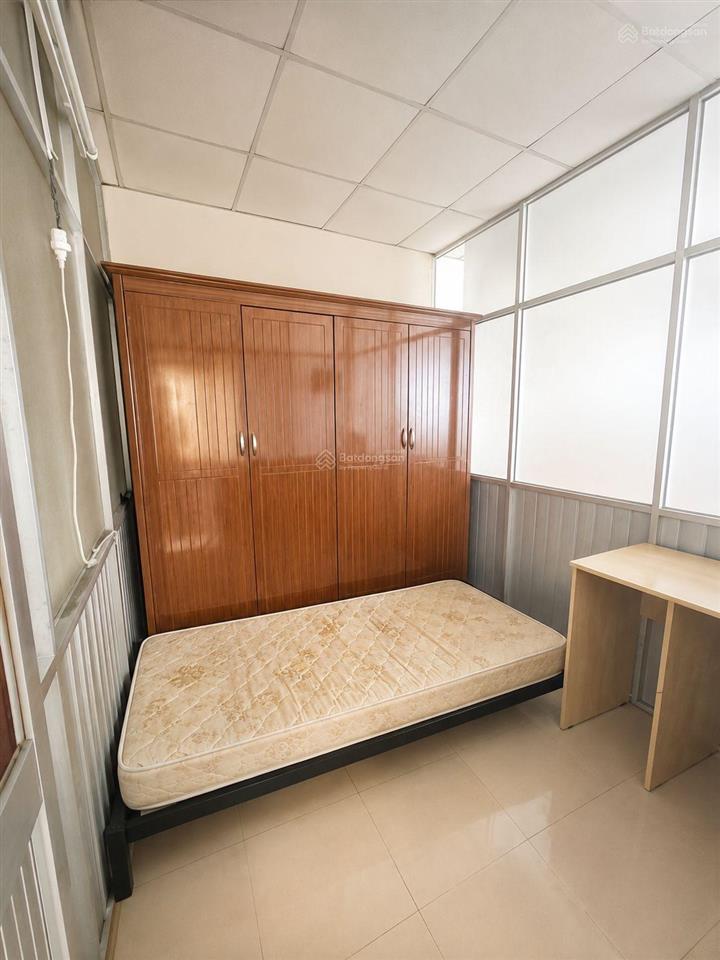 Xe hơi 4 chỗ tới cửa  gần tạ quang bửu q8  ko lộ giới  lô góc 2 cửa thoáng mát  ngang 4m