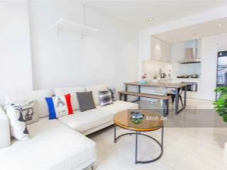 Chủ nhà định cư bán nhanh chung cư 2pn 2wc còn mới tầng trung view đẹp giá tốt