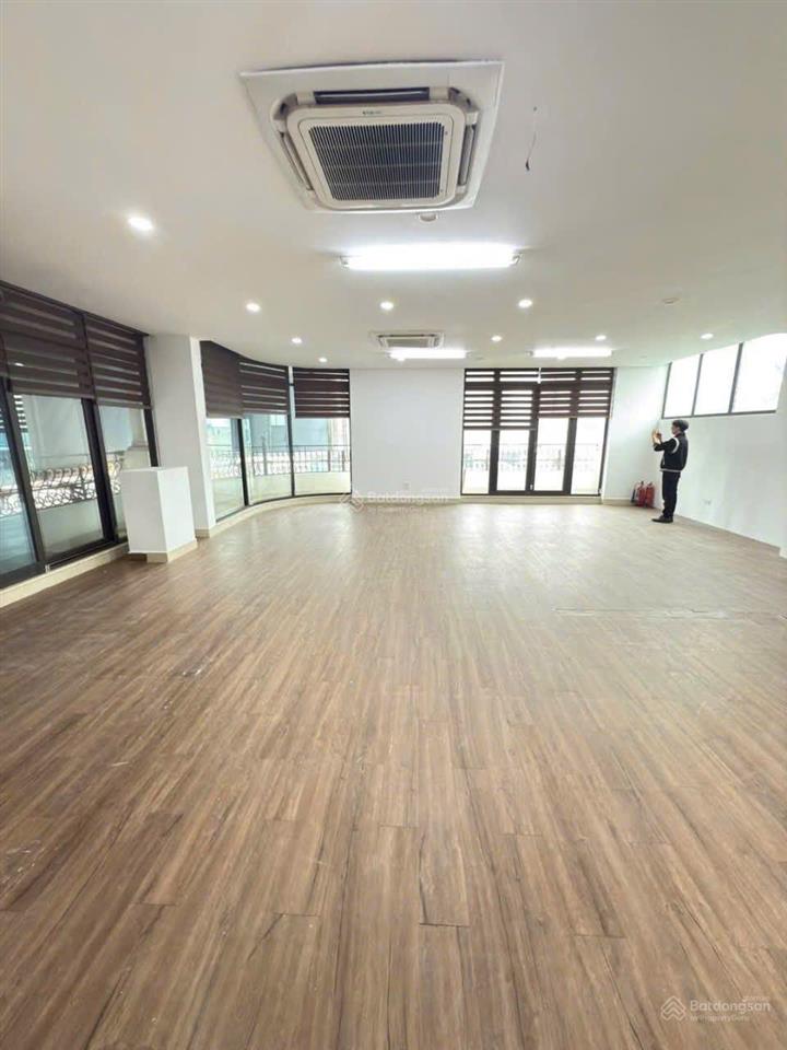 Cho thuê văn phòng đường bạch đằng, tân bình cũ. dt 50m2 giá chỉ 11tr/tháng free xe máy