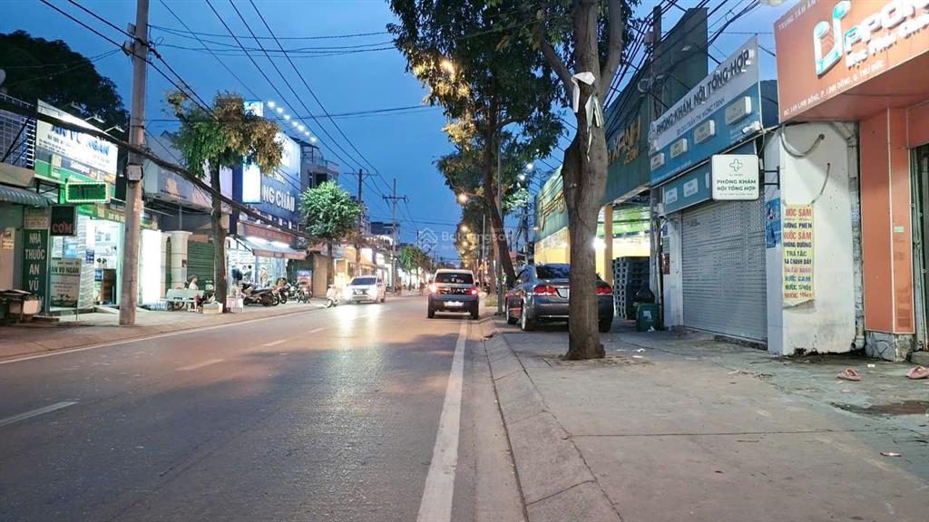 Bán gấp nhà mặt tiền đường phú châu, 21 tỷ, 100m2, gần bệnh viện thủ đức