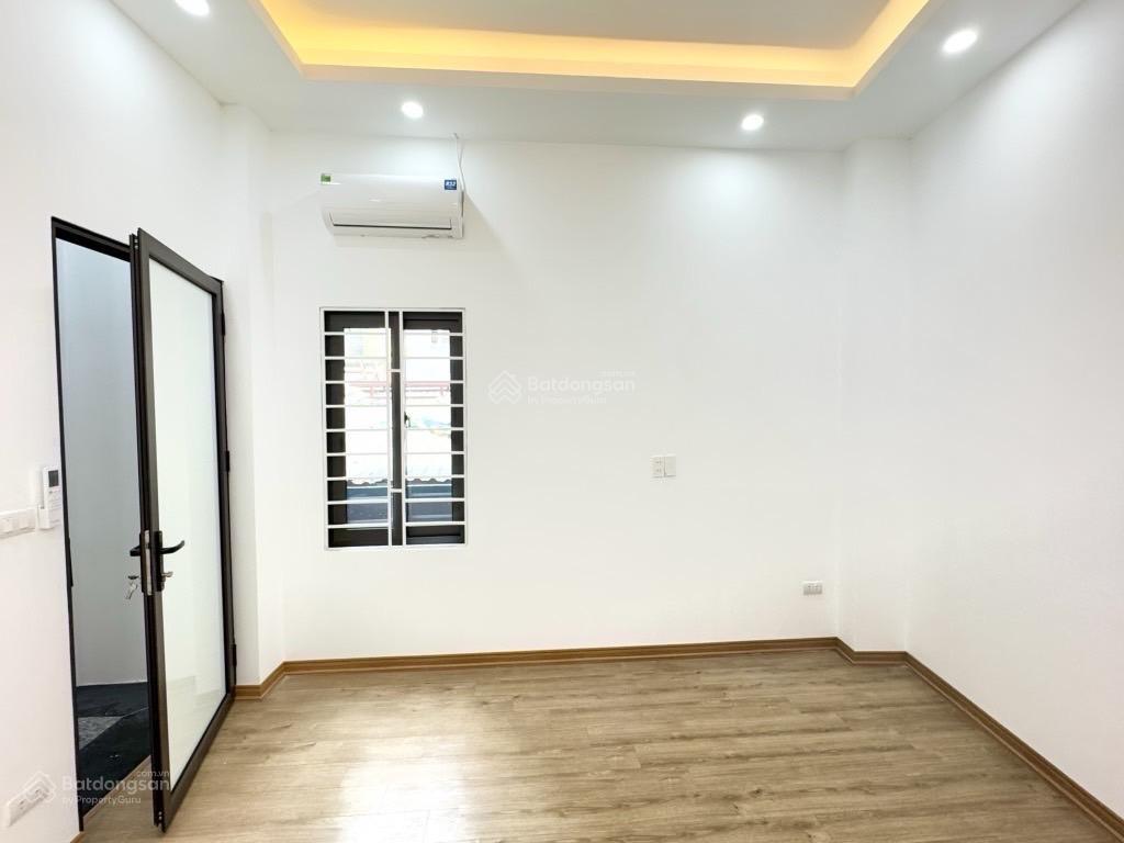 Nhà ngay gần hồ đền lừ, 50m2 x 4 tầng, ô tô đỗ cổng