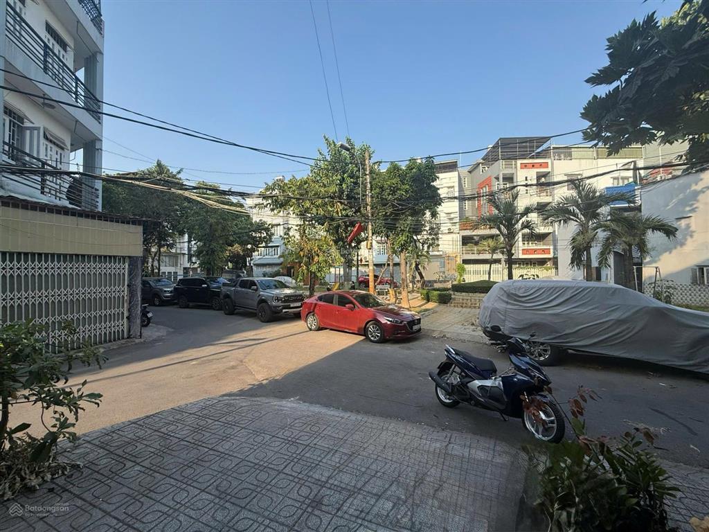 Nhà 5 tầng 2 mặt tiền đối diện công viên, ngay chợ thạch đà giá 9.2 tỷ