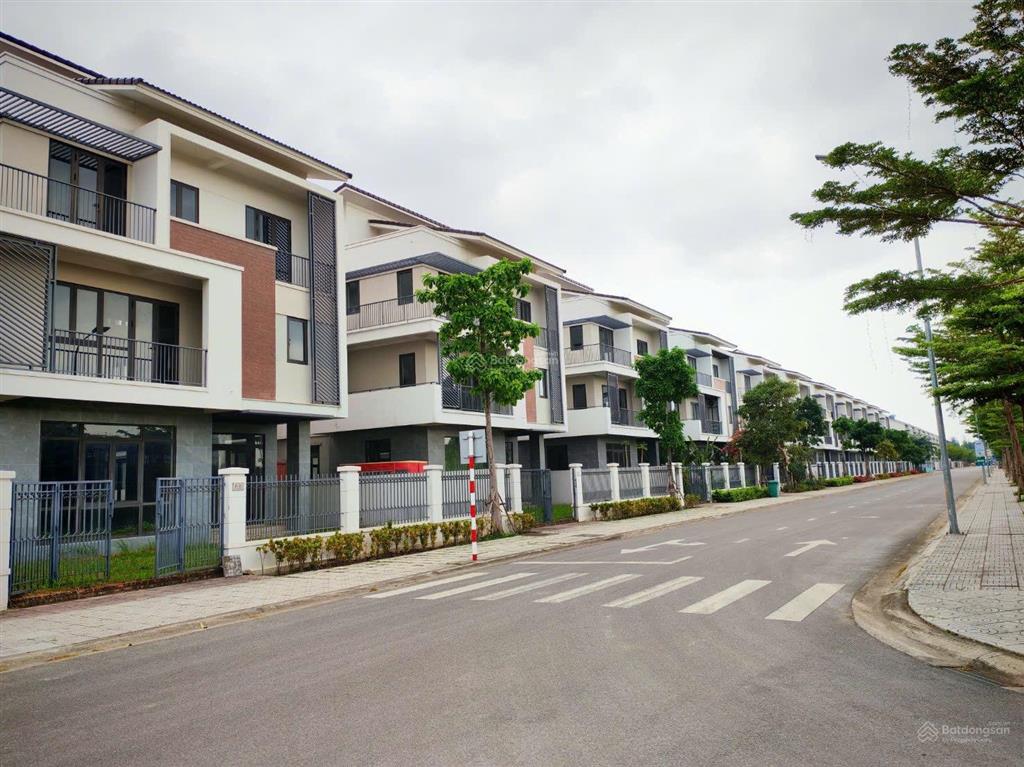 Biệt thự song lập duy nhất 1 căn hướng nam giá rẻ nhất khu vực.