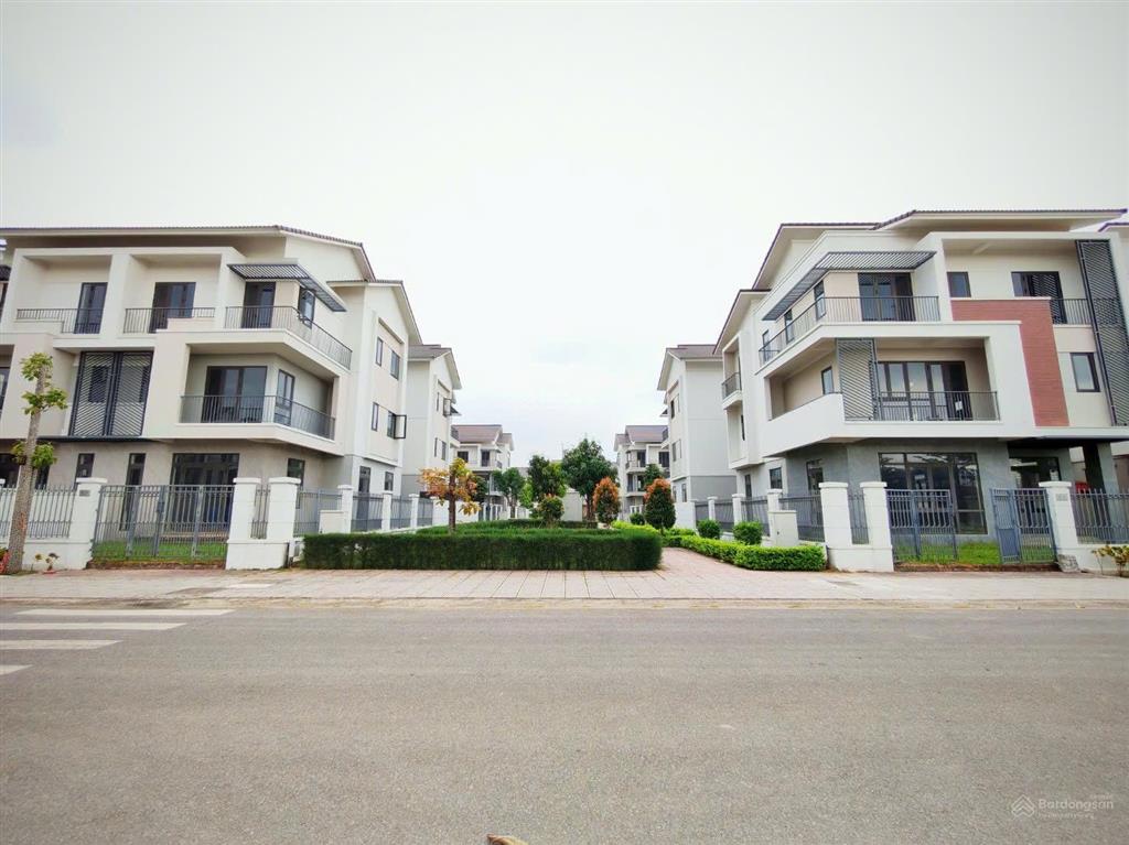 Biệt thự song lập duy nhất 1 căn hướng nam giá rẻ nhất khu vực.