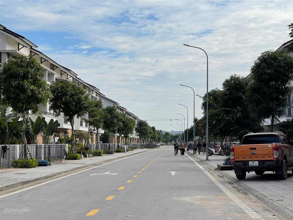 Biệt thự song lập duy nhất 1 căn hướng nam giá rẻ nhất khu vực.