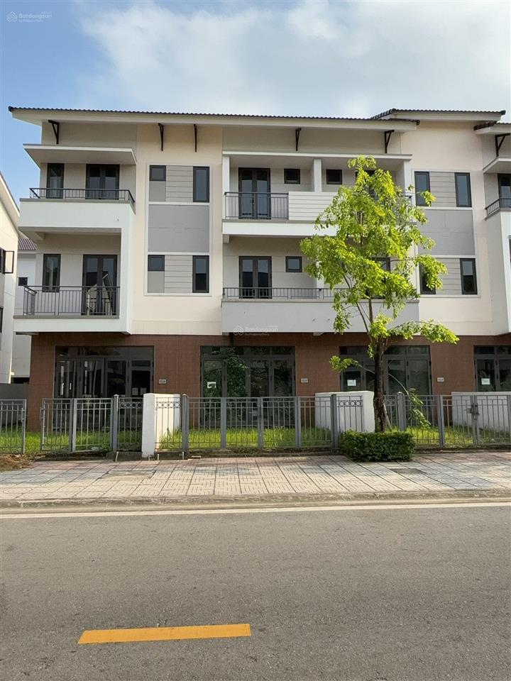Shophouse centa city chủ cần tiền muốn ra hàng sớm.