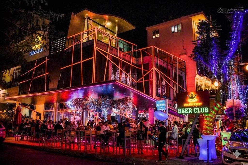 Cho thuê tòa nhà khách sạn karaoke hoàng triều 3 mặt tiền phú mỹ hưng quy mô lớn khai thác ngay