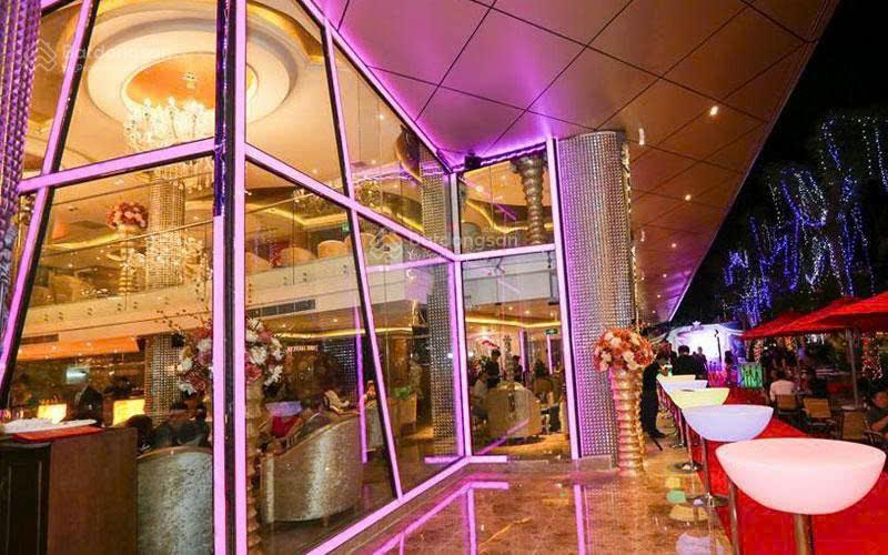 Cho thuê tòa nhà khách sạn karaoke hoàng triều 3 mặt tiền phú mỹ hưng quy mô lớn khai thác ngay